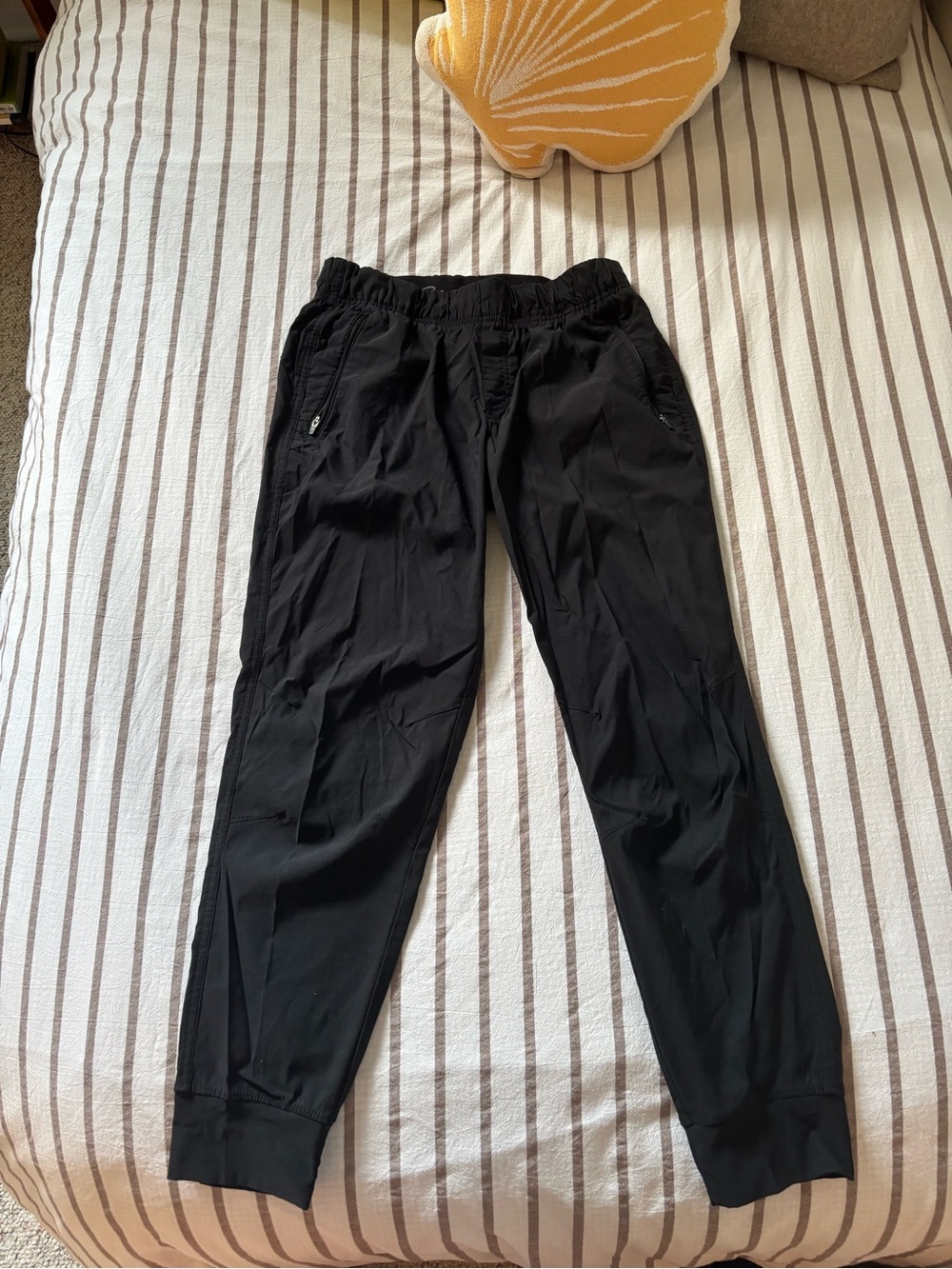 Eddie Bauer Women’s Rainier Jogger Black Jogger Pants